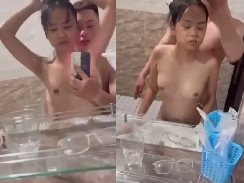 Dáng mảnh em cùng người yêu phang trước gương quay kỉ niệm